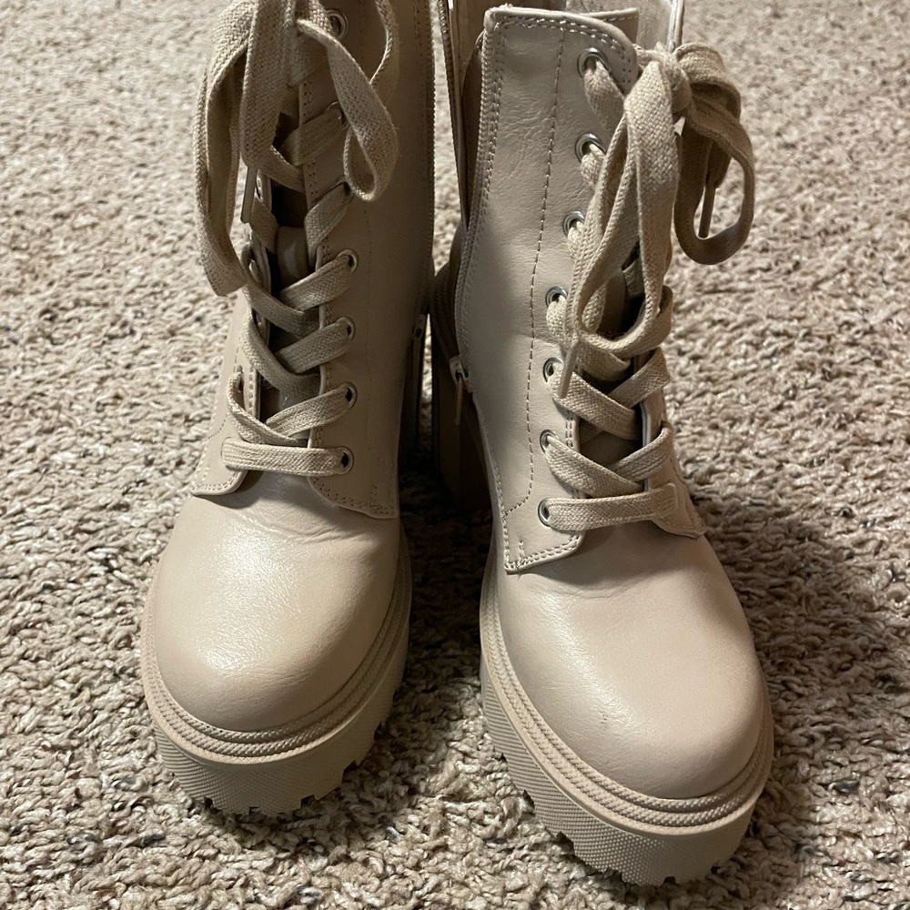 ROVE Women's Beige Lace-Up Combat Boots